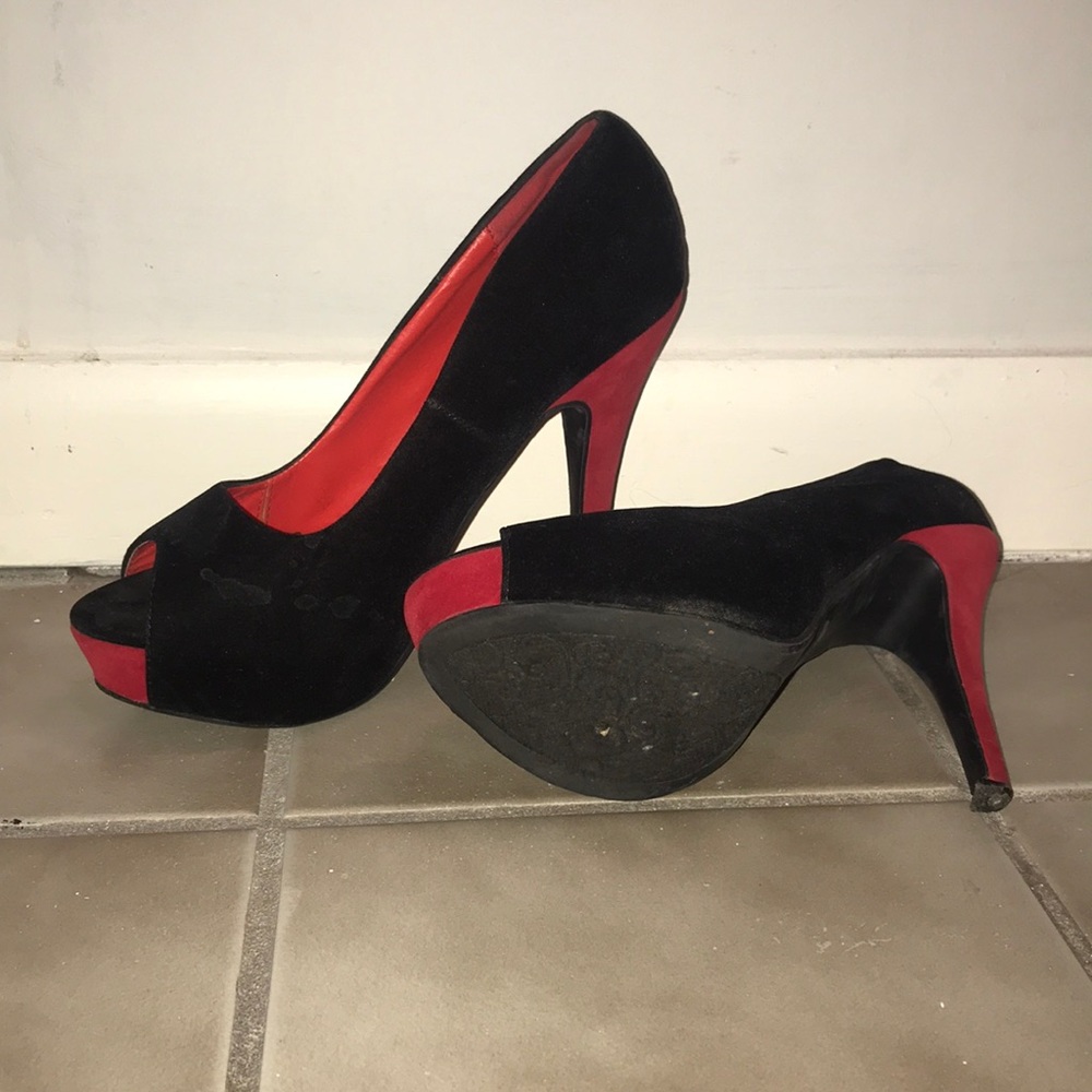 Heels - Picture 2 of 2